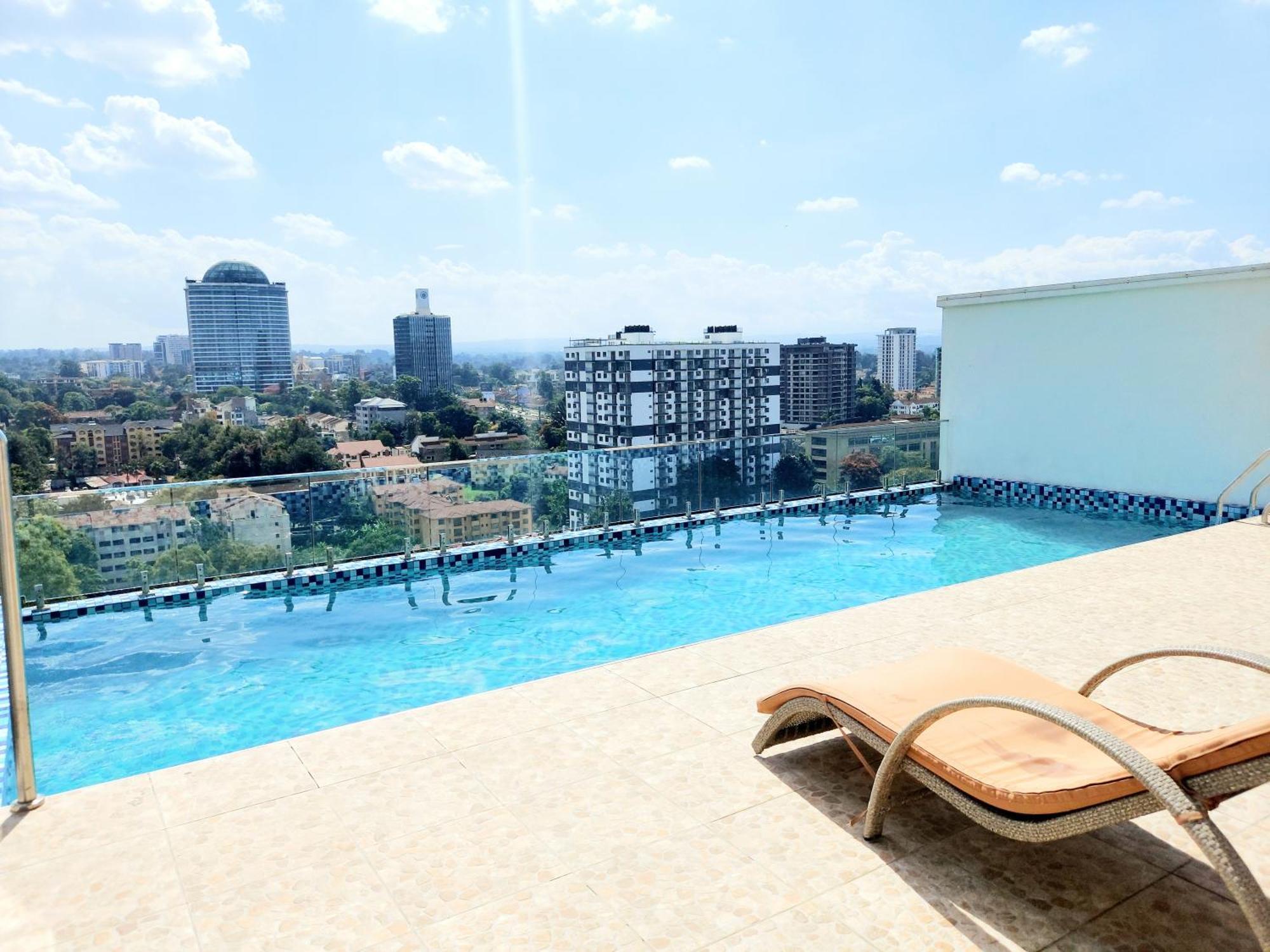 Apartment With Rooftop Pool And Gym In Westlands