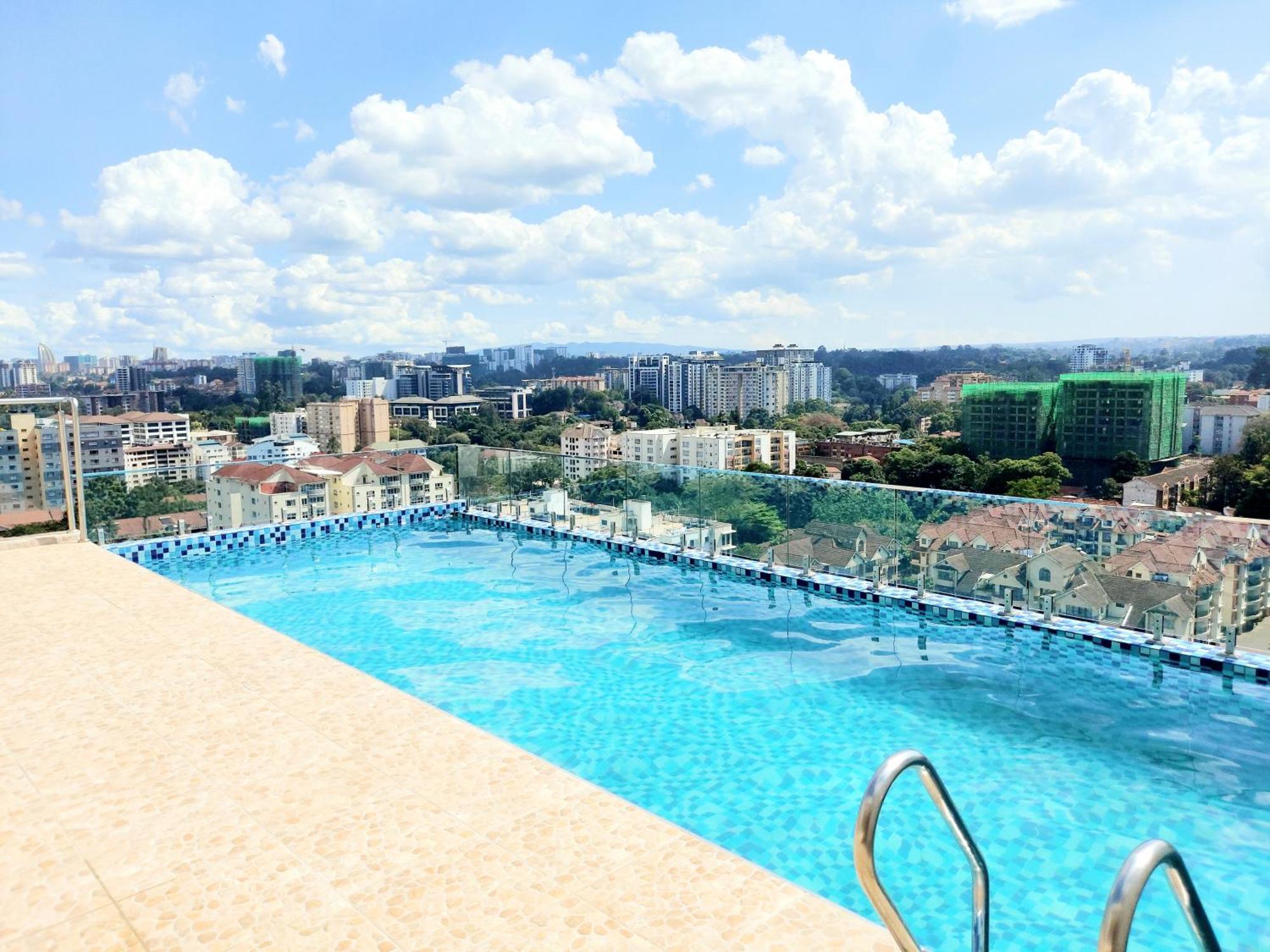 Apartment With Rooftop Pool And Gym In Westlands